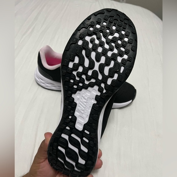 Nike Women's Athletic Shoes in Black and Pink - Picture 2 of 3